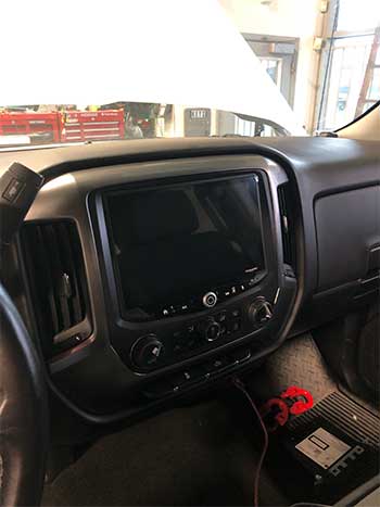 2015 Chevy Silverado 3500HD - Stinger 10.1 Touchscreen Multimedia Apple Car Play - Android Auto Receiver. Loaded with step up features. 