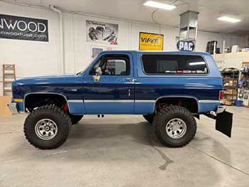 1980s Chevy Blazer with a nice audio upgrade. Custom kick panels for Kenwood speakers along with another paid in the rear side panels. Retro Autosound head unit and a custom side panel sub enclosure.