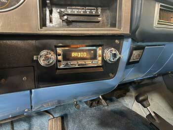 1980s Chevy Blazer with a nice audio upgrade. Custom kick panels for Kenwood speakers along with another paid in the rear side panels. Retro Autosound head unit and a custom side panel sub enclosure.