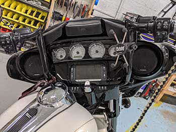 2015 Harley Street Glide in for a Rockford Fosgate audio upgrade. Installed 4-channel amp, Rockford vehicle specific speakers in the front fairing and cut in bag kit for Rockford 6x9's in the rear bags.